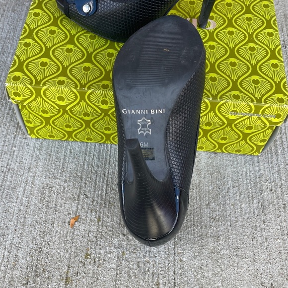 Gianni Bini Black Heels Stiletto Platform peep toe buckle size 6 - Picture 6 of 6